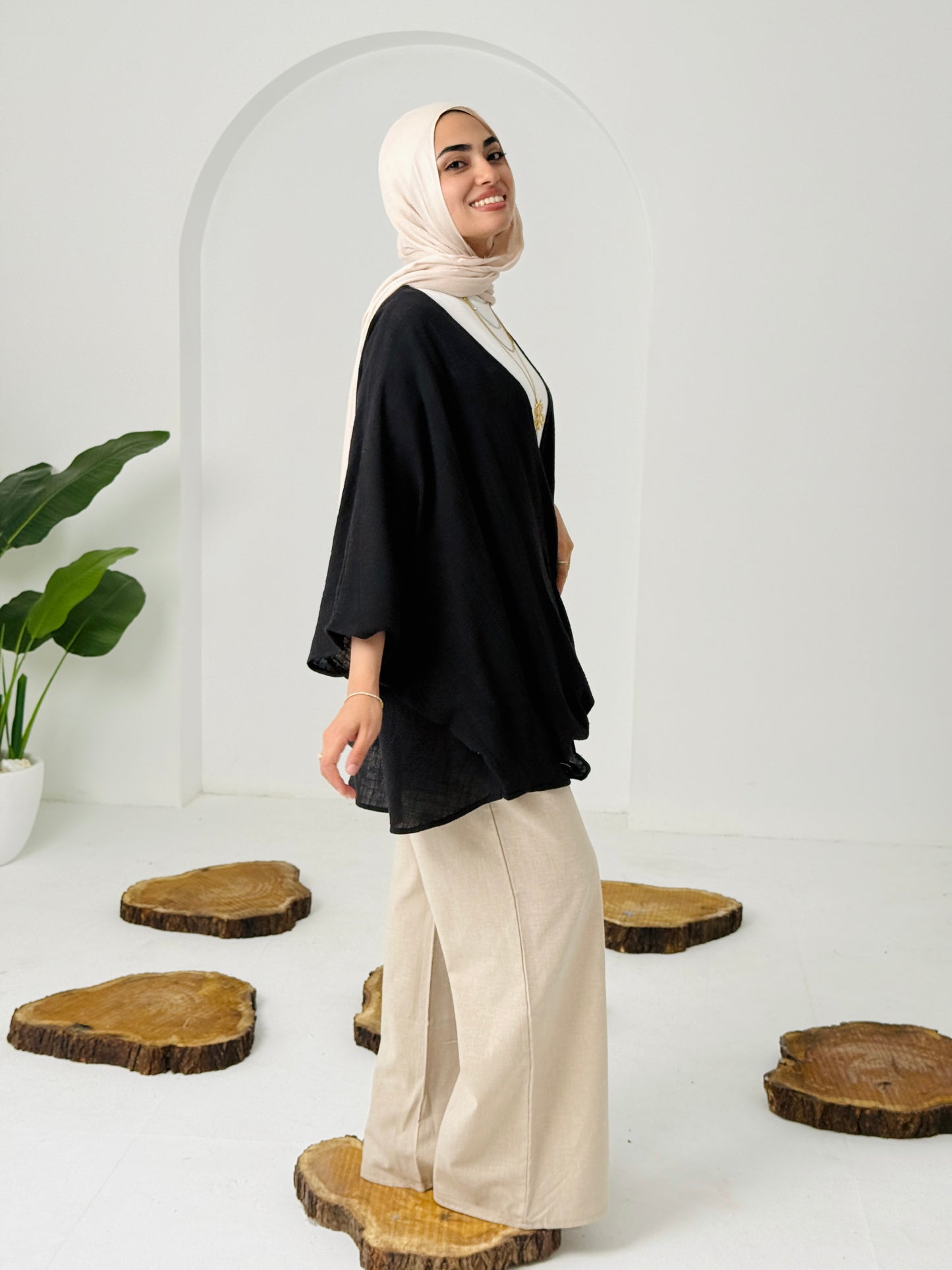 Qurwazih Top In Black