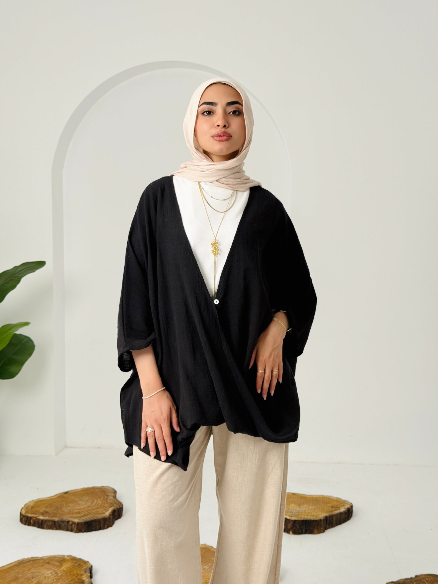 Qurwazih Top In Black