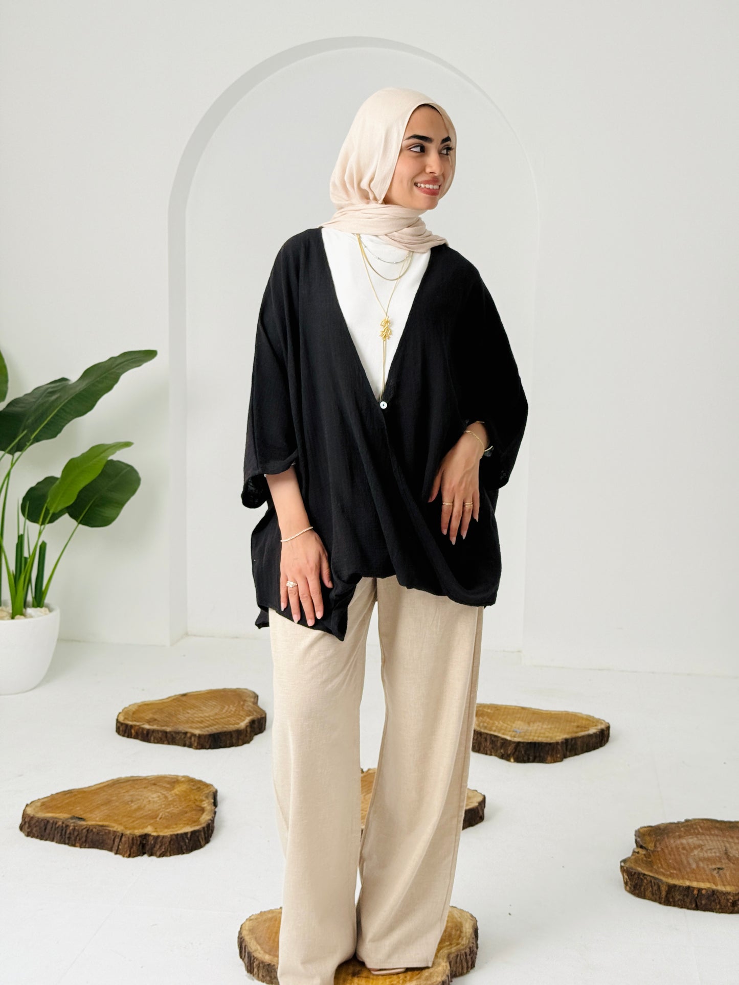 Qurwazih Top In Black