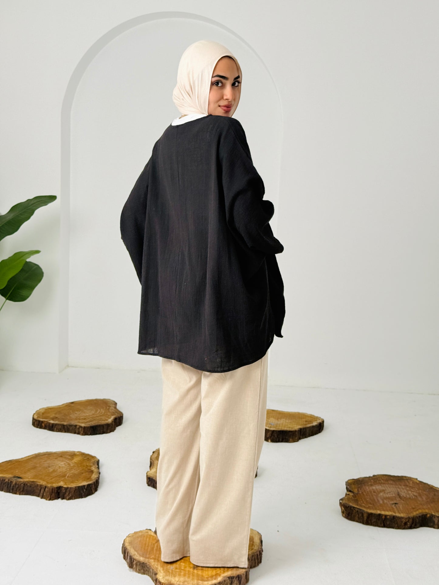 Qurwazih Top In Black