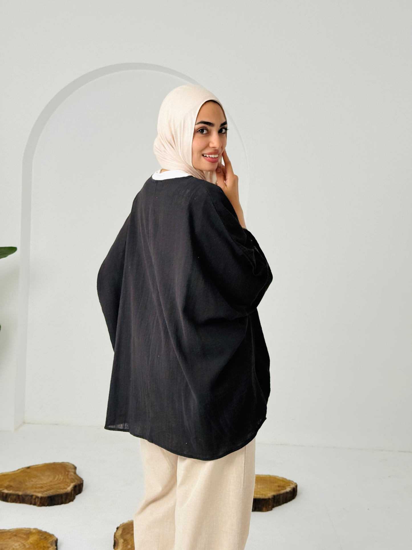 Qurwazih Top In Black
