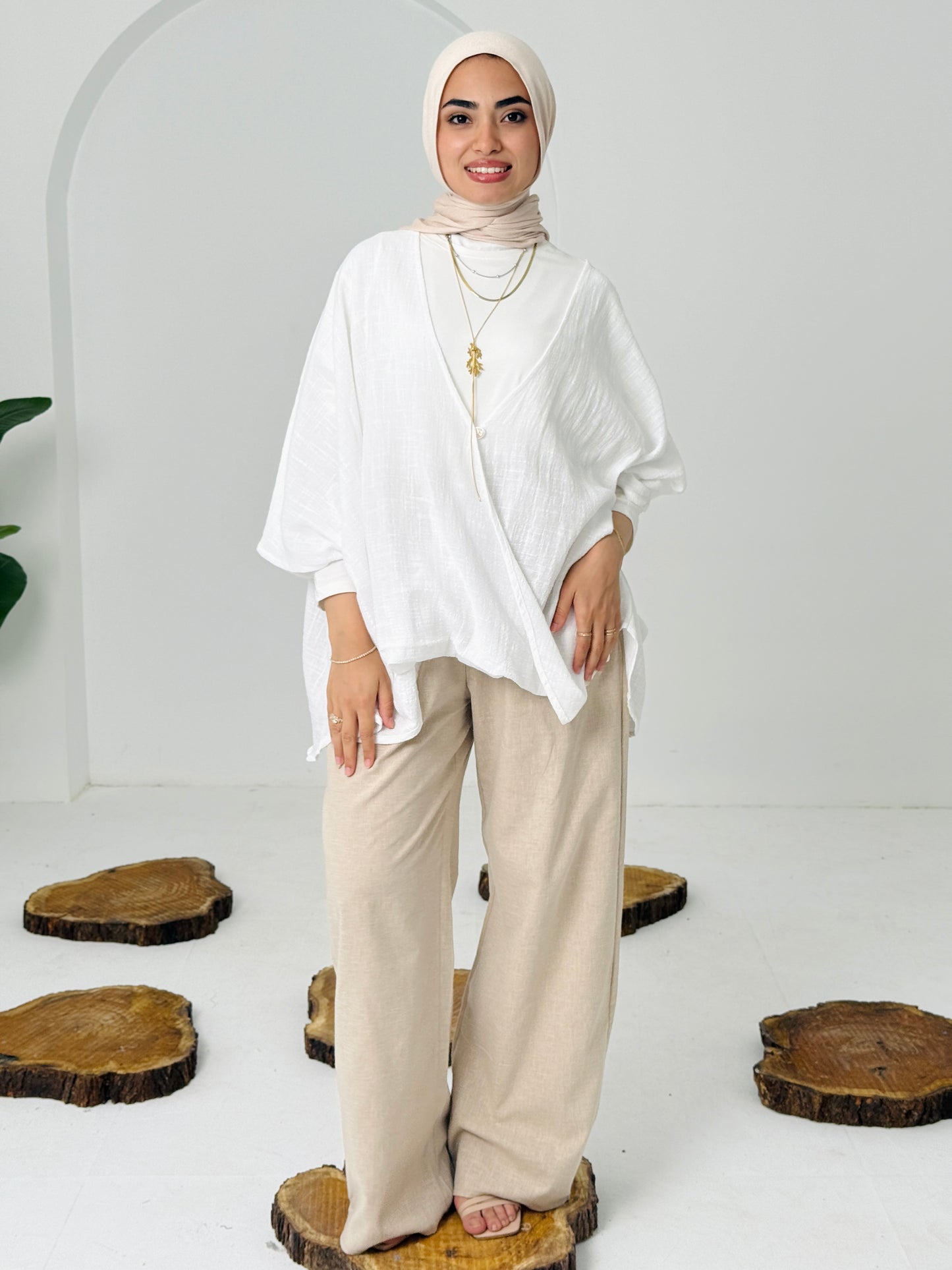 Qurwazih Top In White