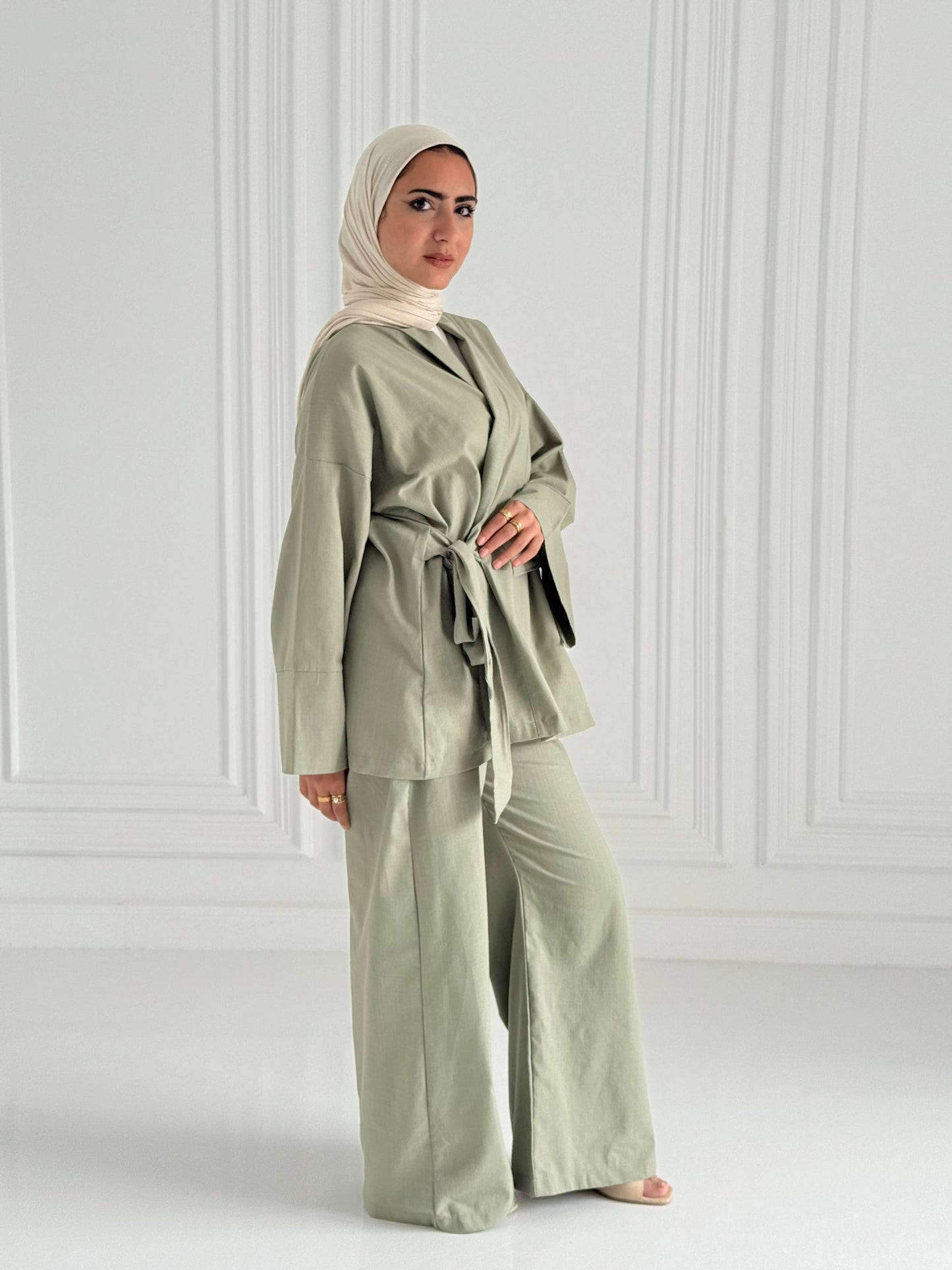 Hugo Linen Wrapped Set In Olive