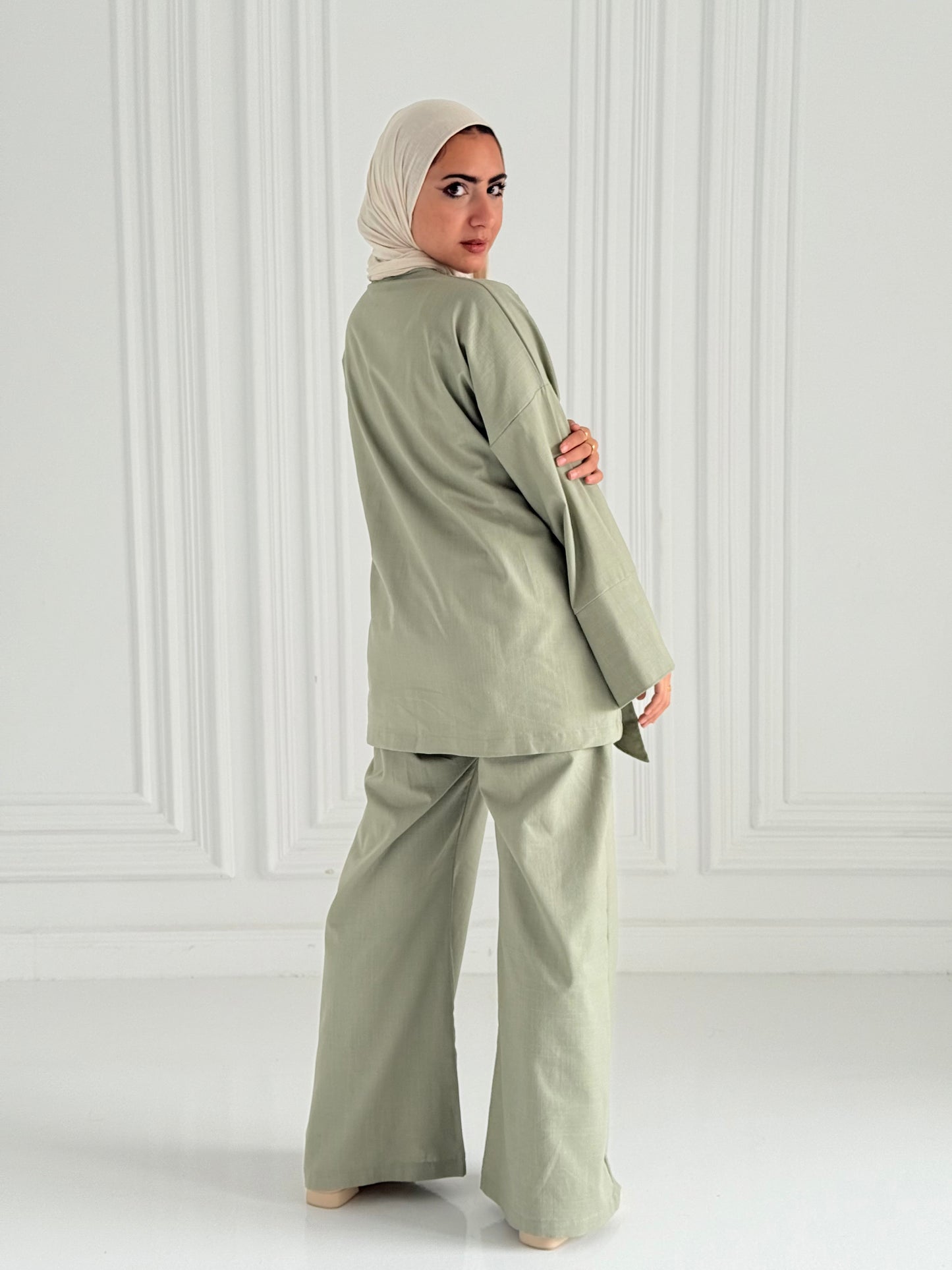 Hugo Linen Wrapped Set In Olive