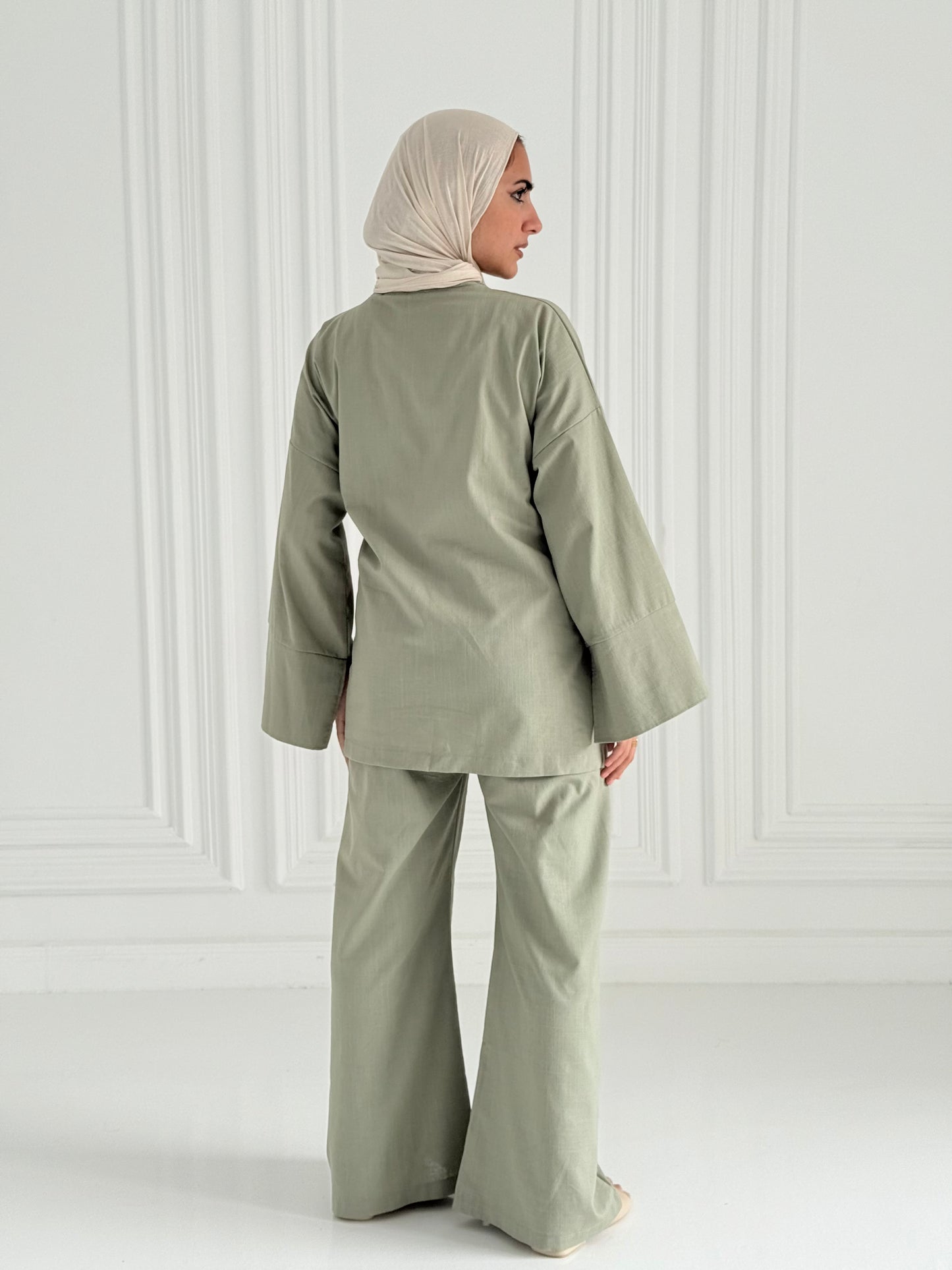 Hugo Linen Wrapped Set In Olive