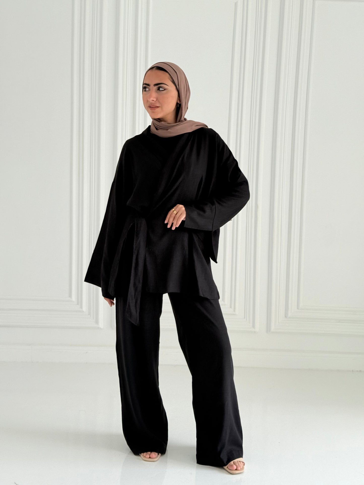 Hugo Linen Wrapped Set In Black