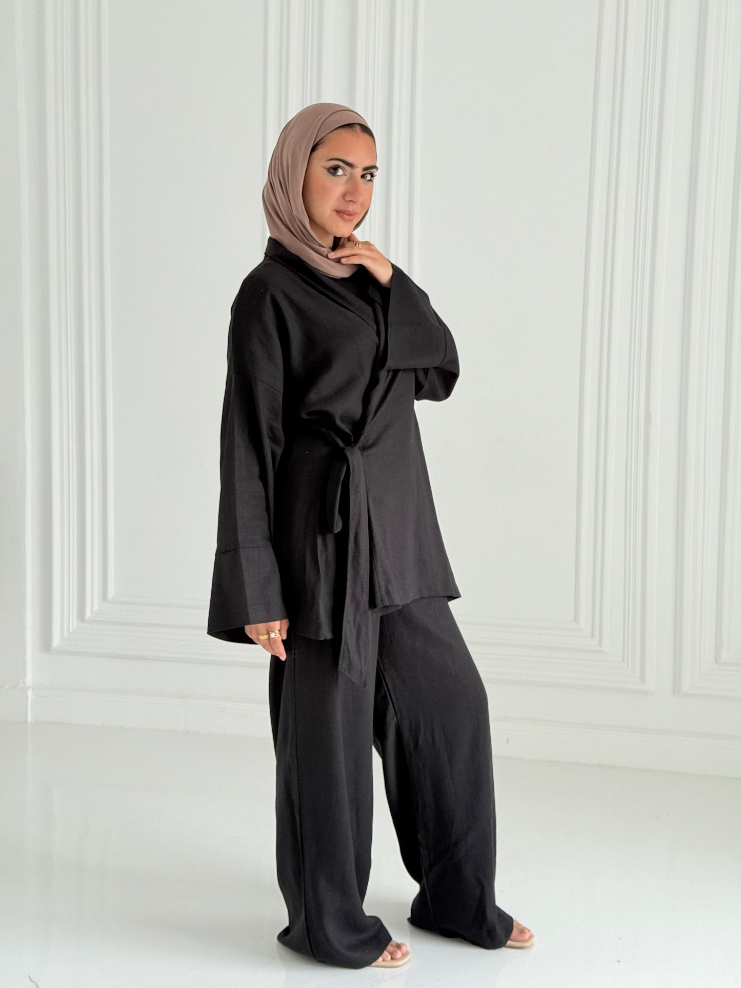 Hugo Linen Wrapped Set In Black