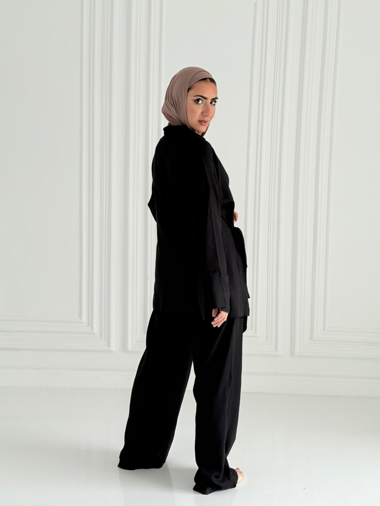 Hugo Linen Wrapped Set In Black