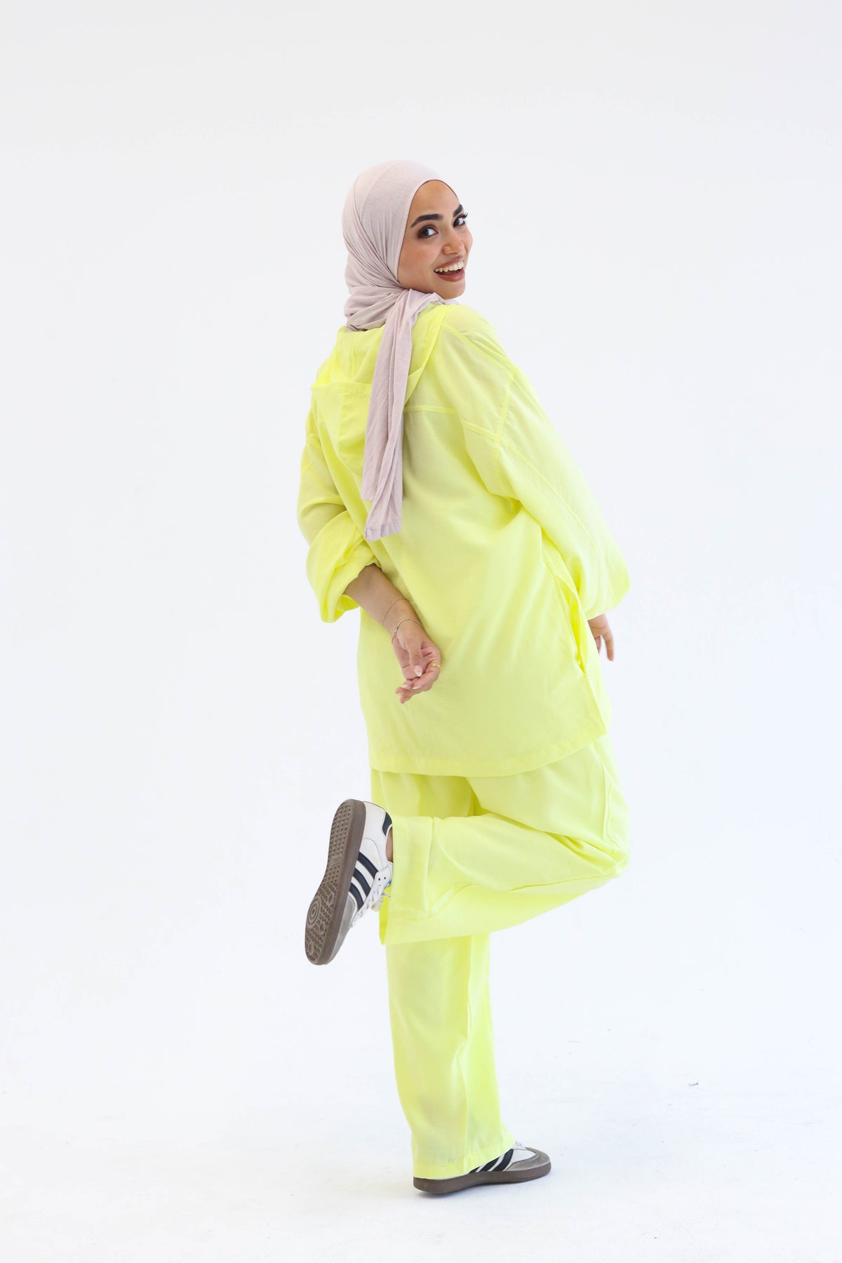 Relaxed set in yellow
