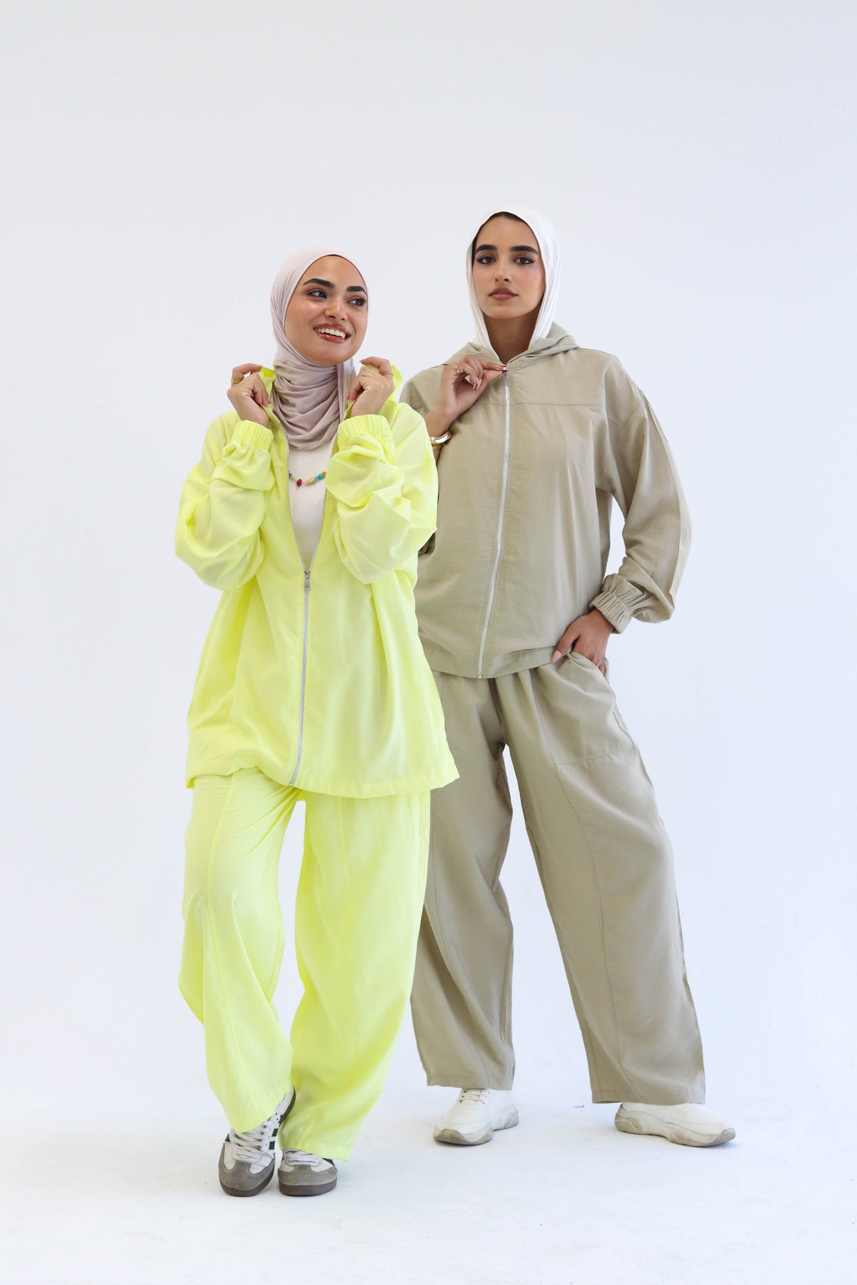 طقم مريح باللون الزيتي