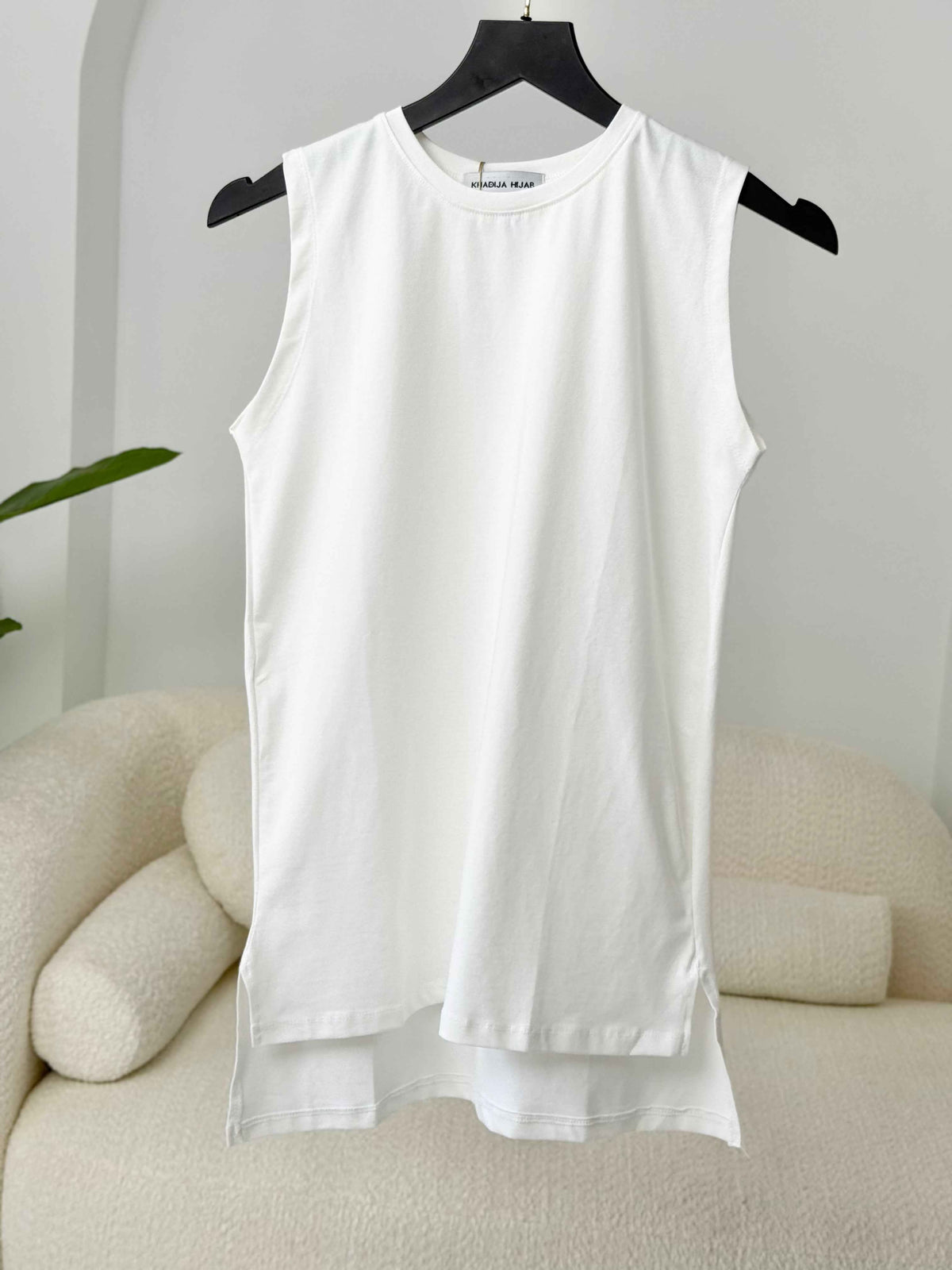 Basic t shirt cut in white