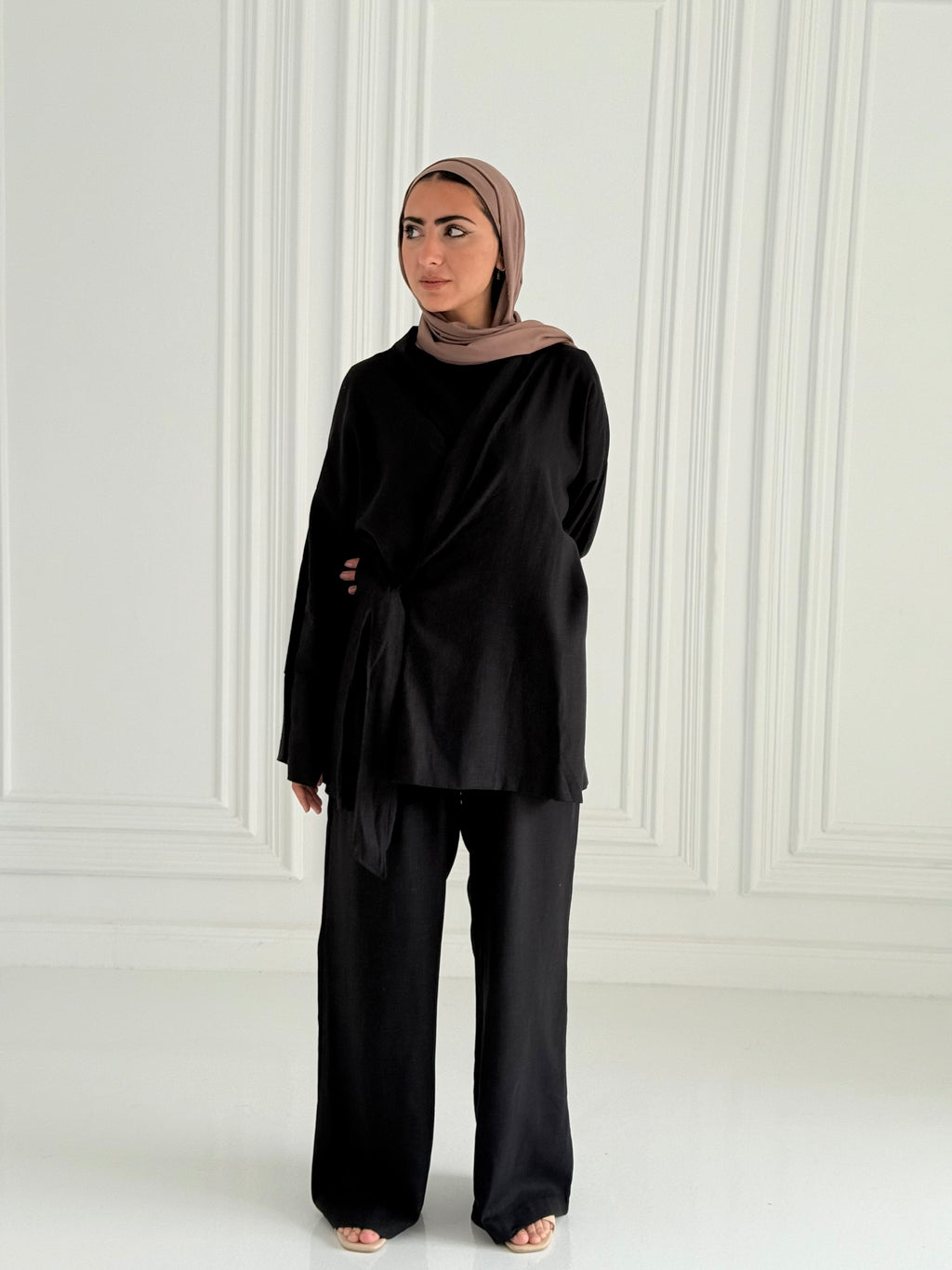 Hugo Linen Wrapped Set In Black