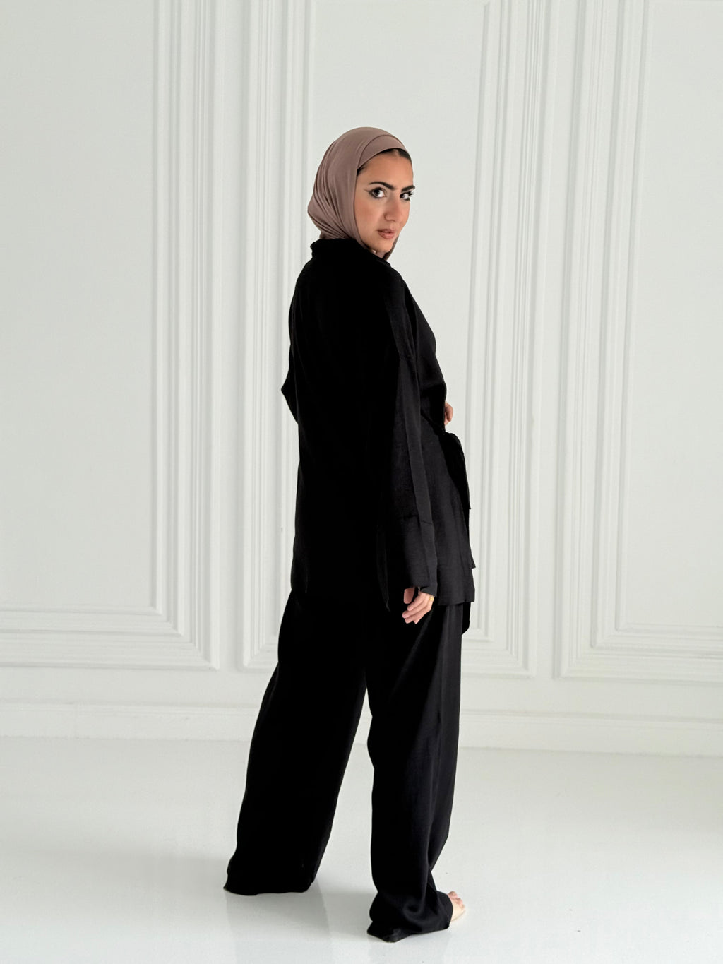 Hugo Linen Wrapped Set In Black