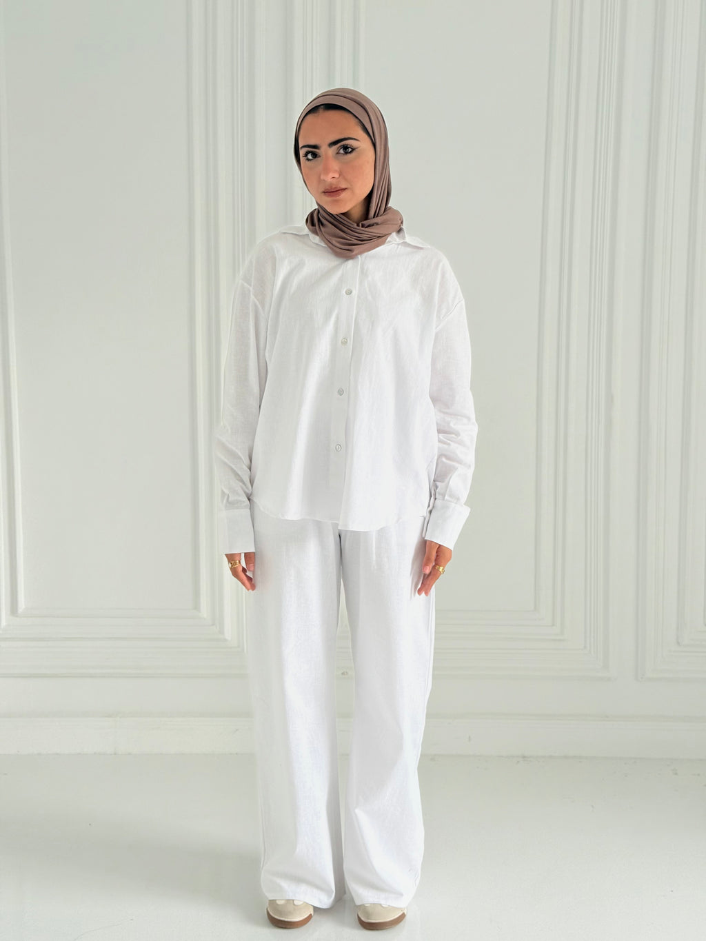 Fancy linen Set In White