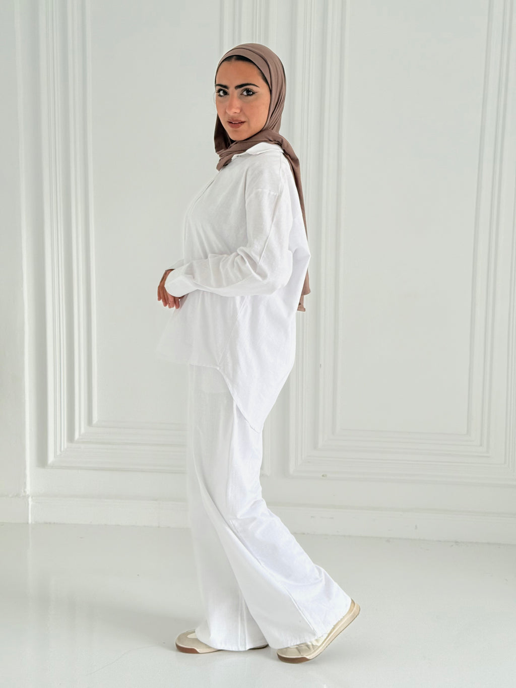 Fancy linen Set In White