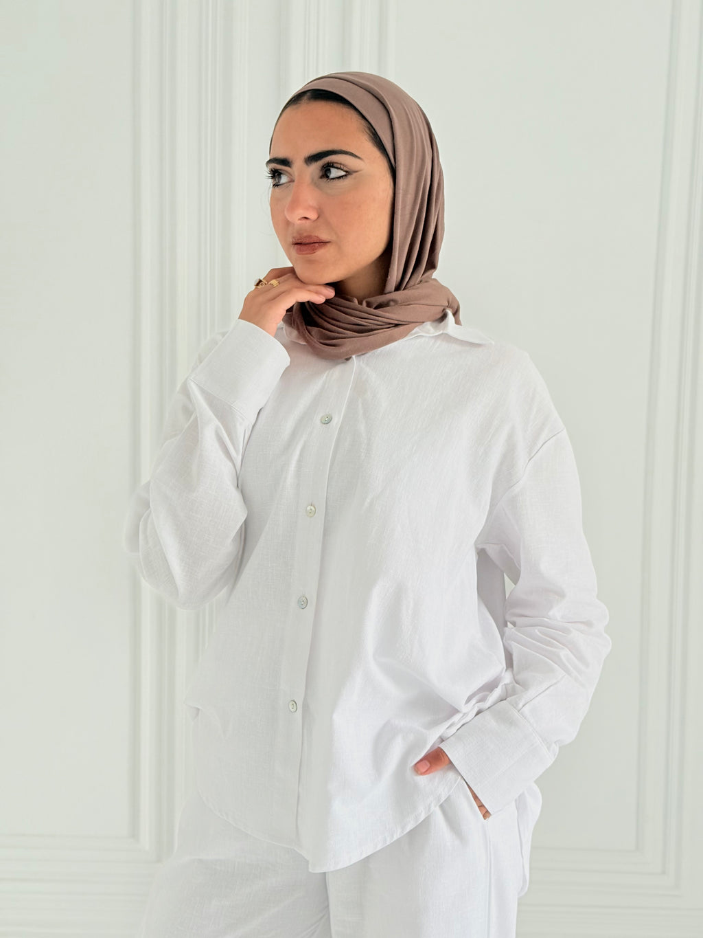 Fancy linen Set In White