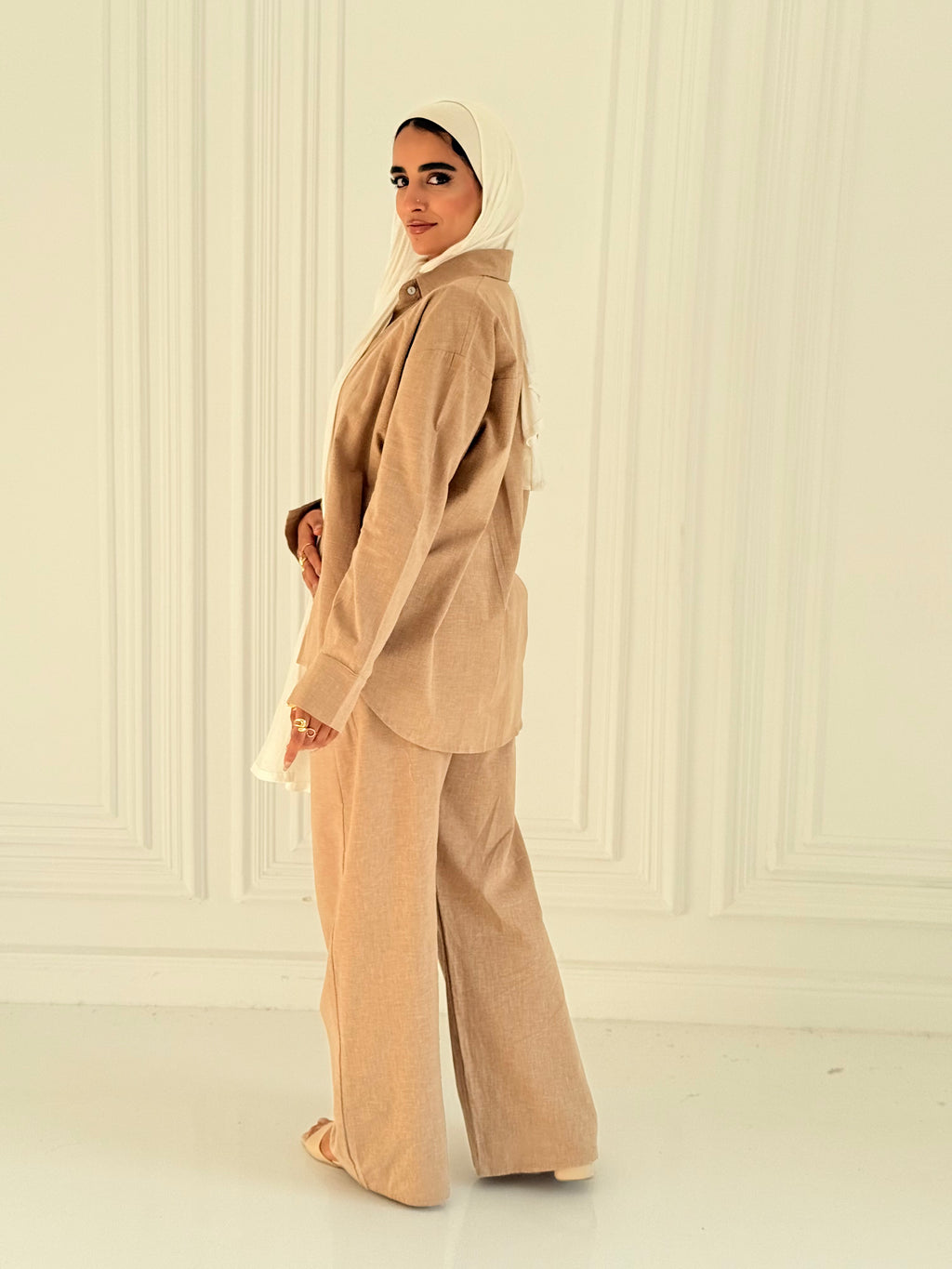 Fancy linen Set In Cafe