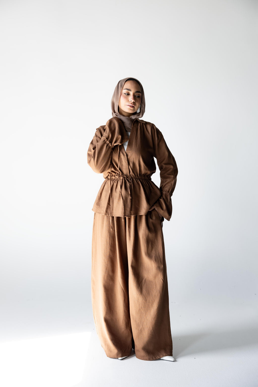 طقم برباط – بني