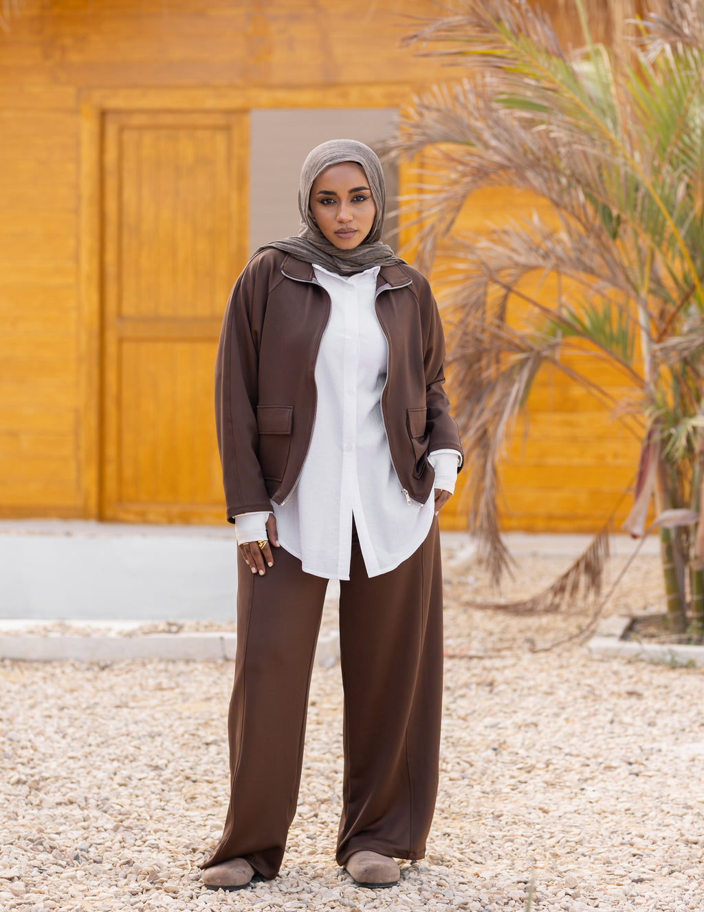 Essence Set — Brown