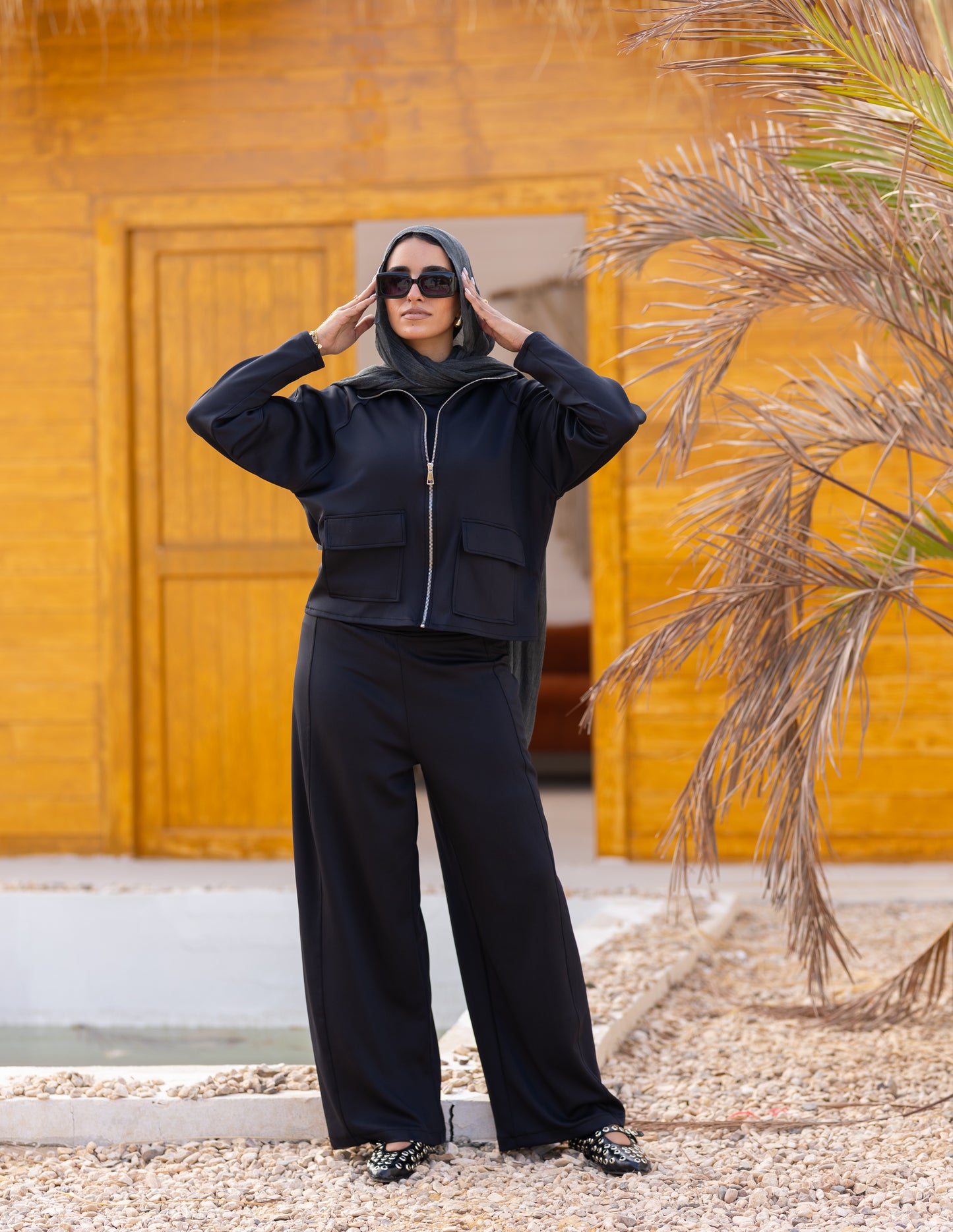 Essence Set — Black