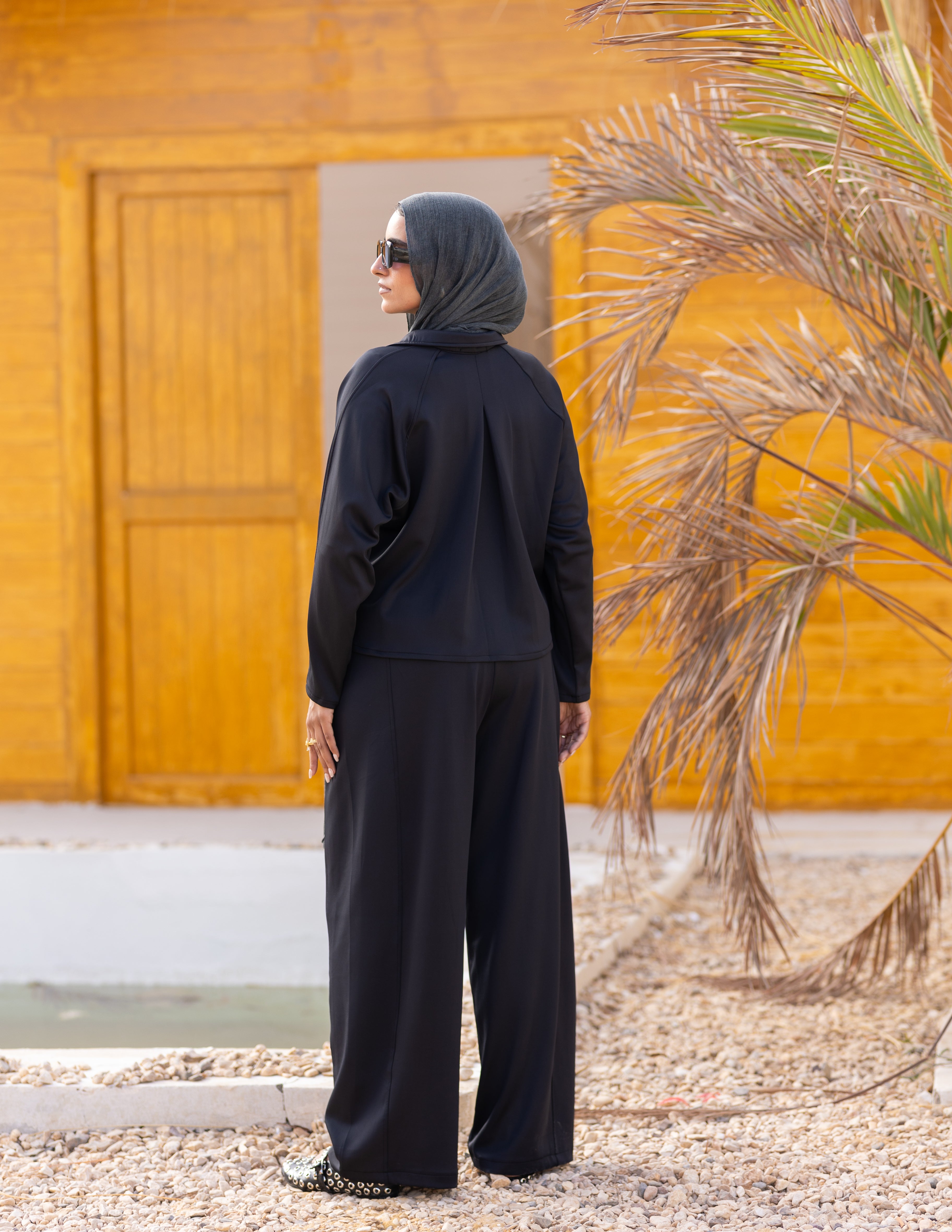 Essence Set — Black