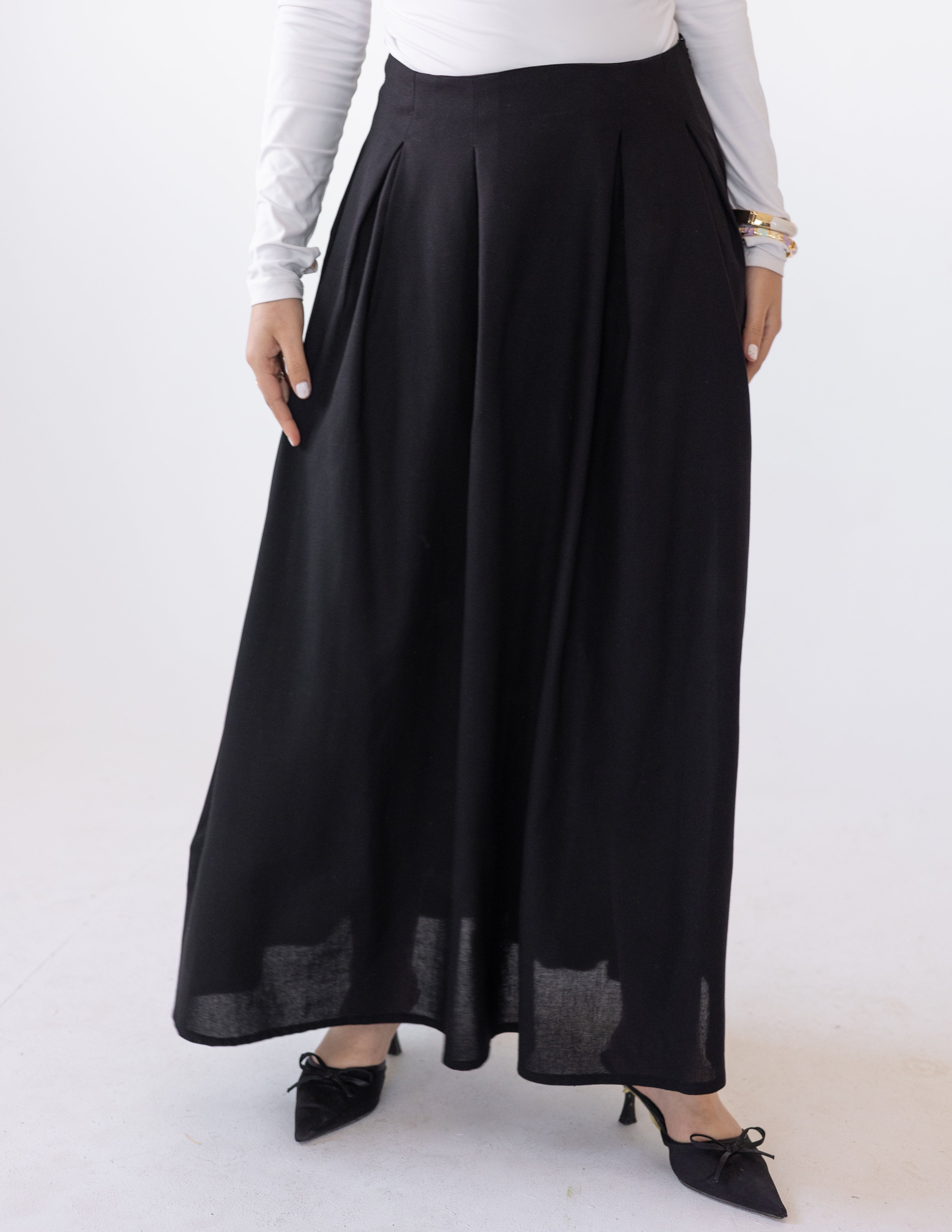 Darts Skirt — Black